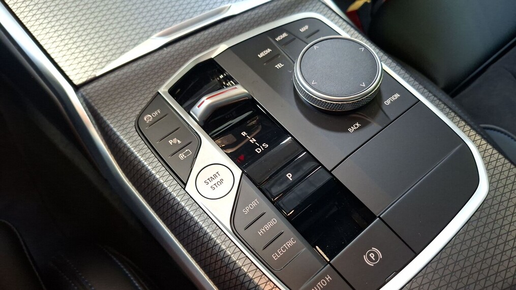 BMW Serii 3, 330