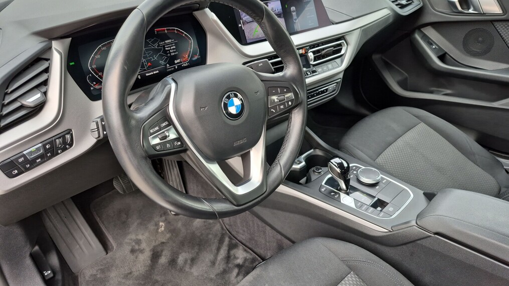 BMW Serii 2, 218