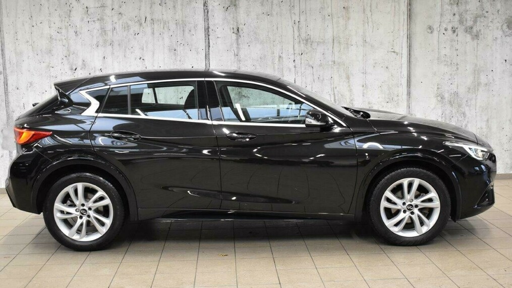 Infiniti Q30
