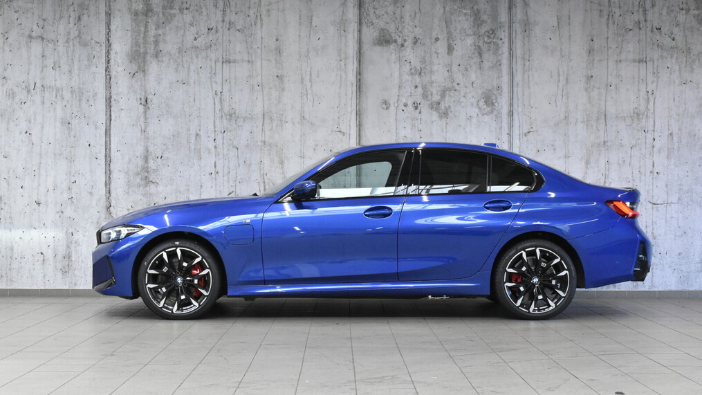 BMW Serii 3, 330