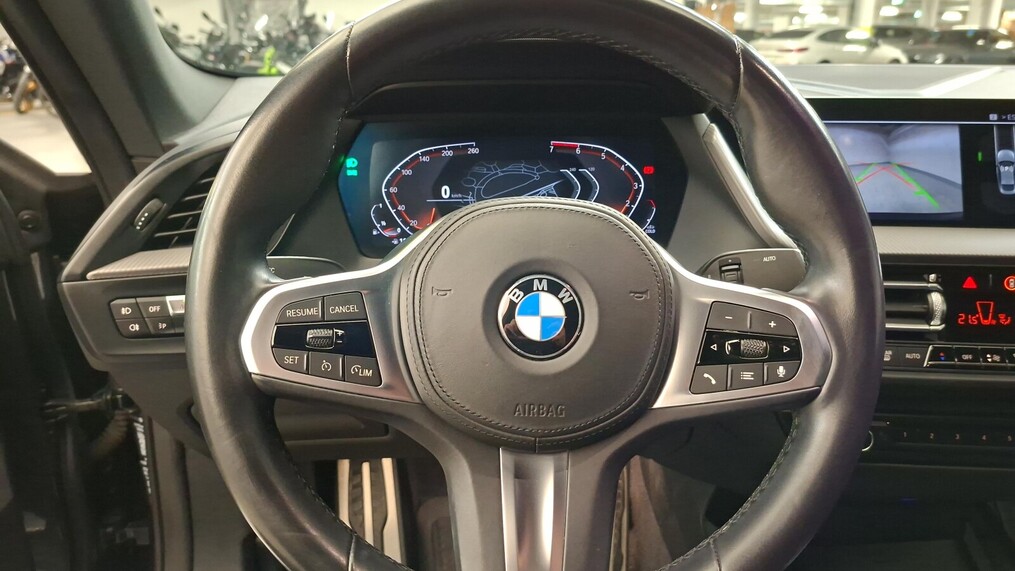 BMW Serii 2, 218