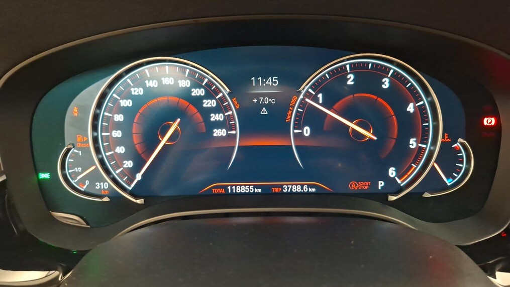 BMW Serii 5, 520