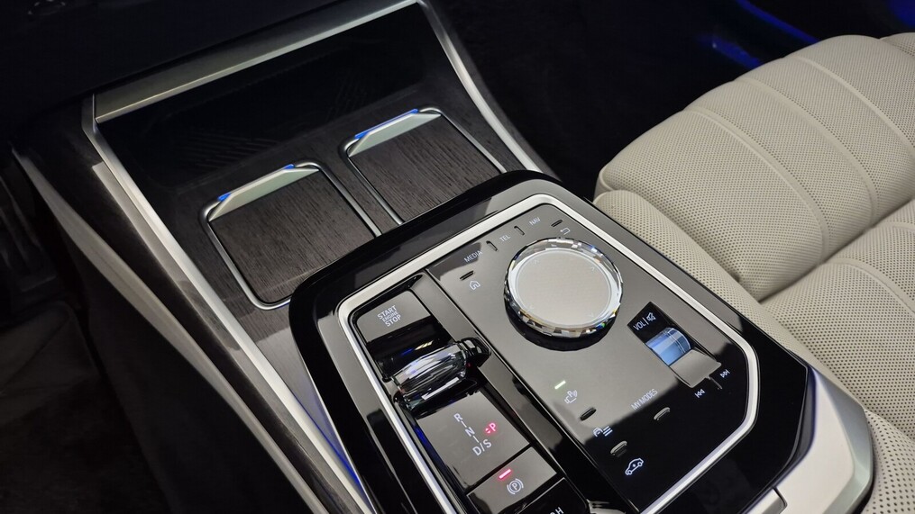 BMW Serii 7, 740