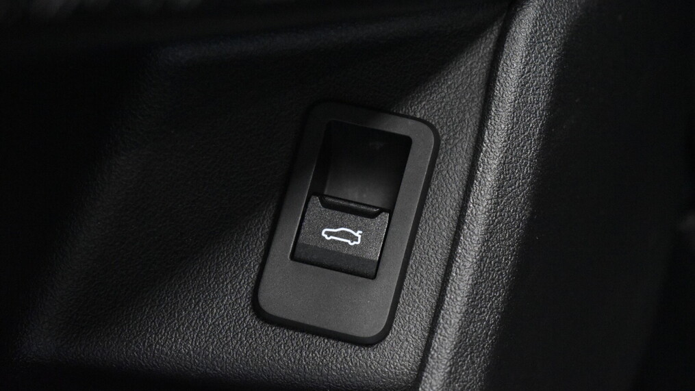 BMW Serii 2, 218