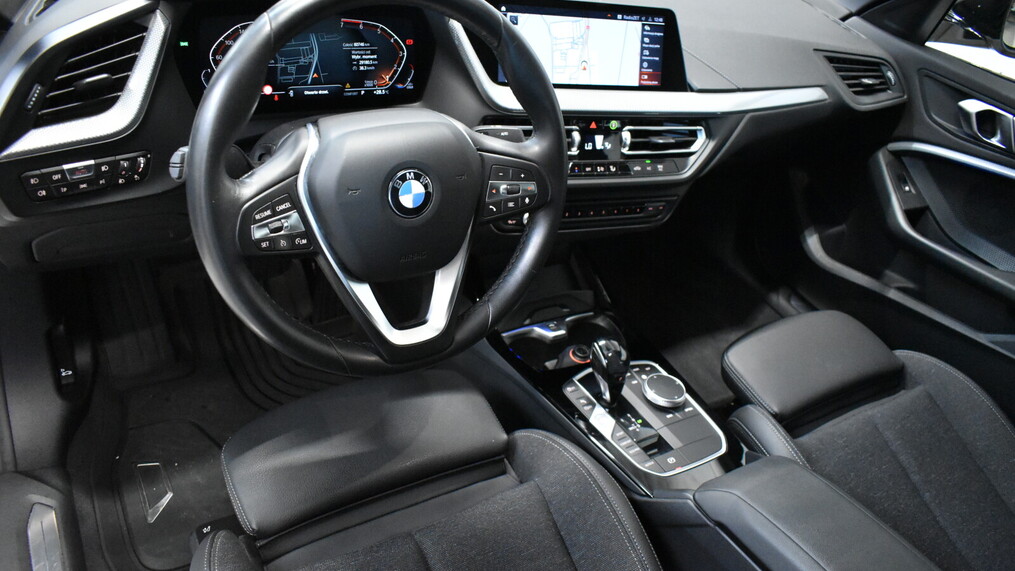 BMW Serii 2, 218