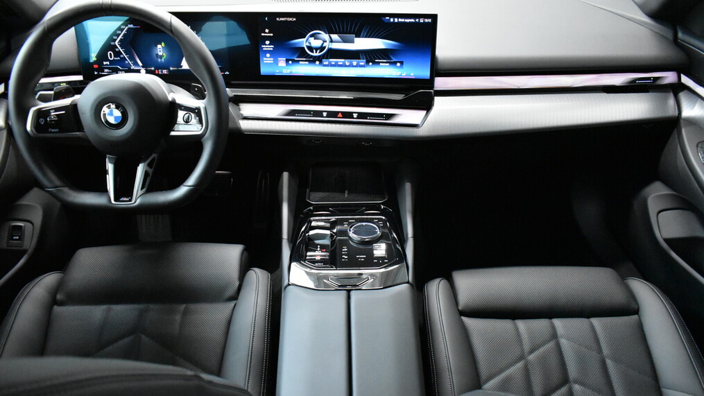 BMW Serii 5, 520