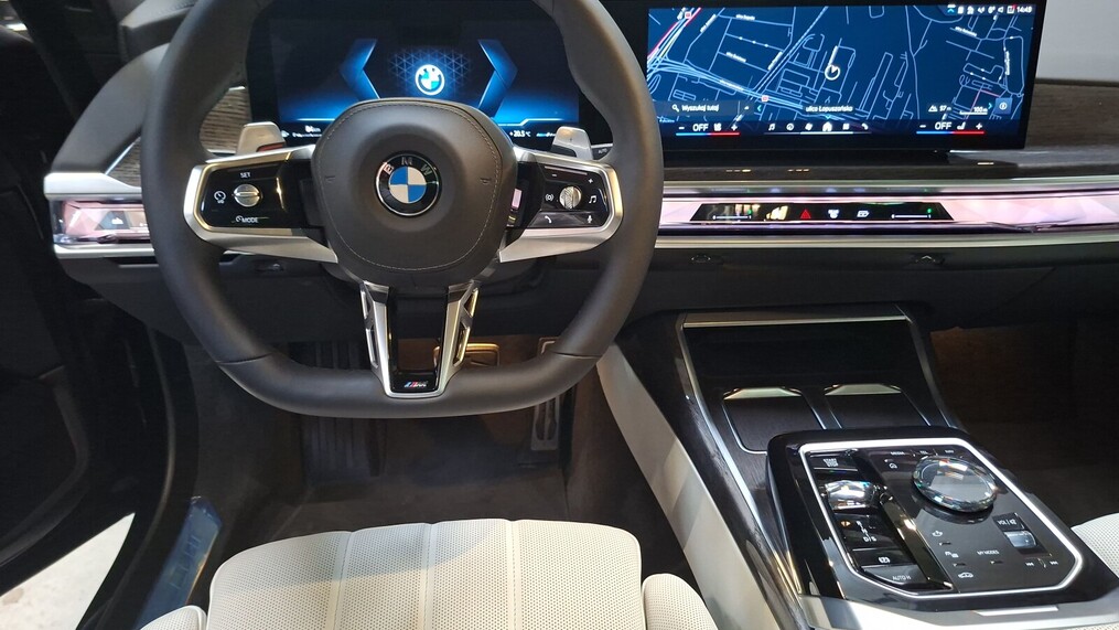 BMW Serii 7, 740