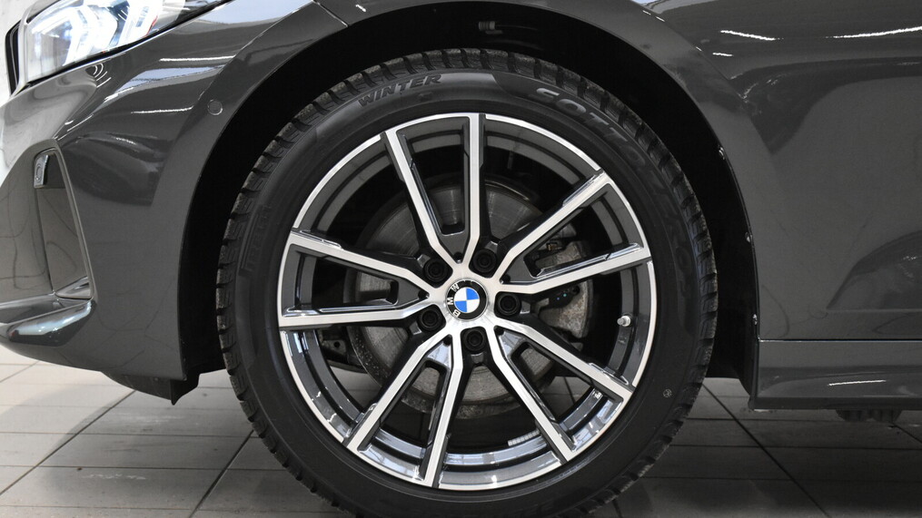 BMW Serii 3, 320