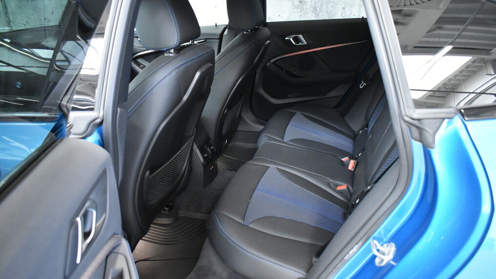 BMW Serii 2, 218