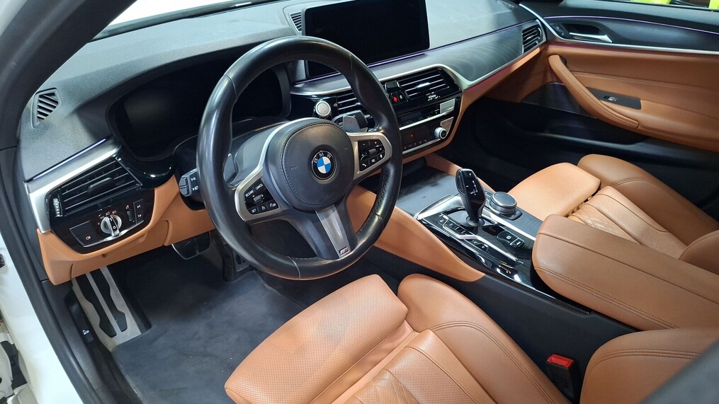 BMW Serii 5, 520