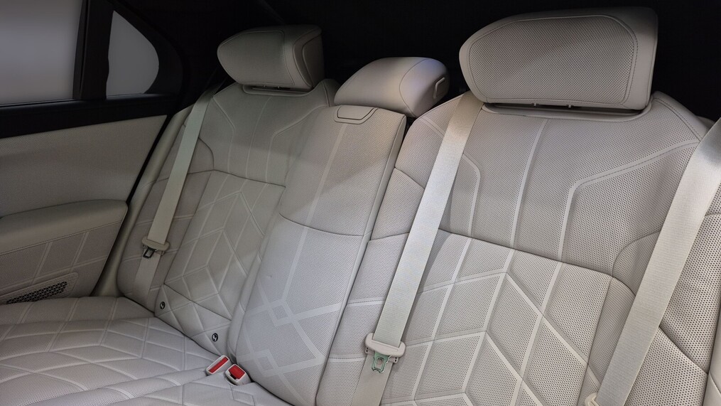 BMW Serii 7, 740