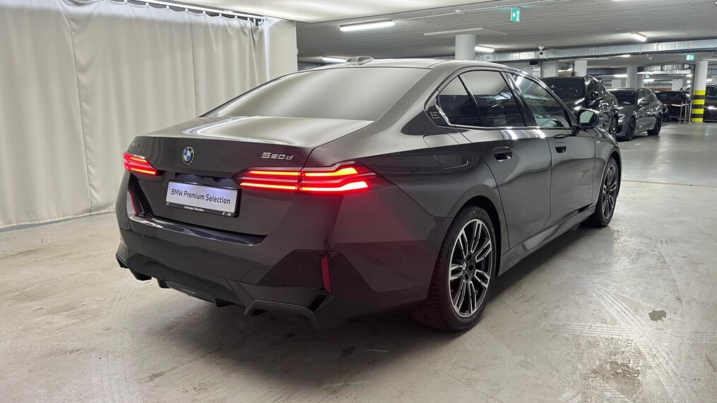 BMW Serii 5, 520