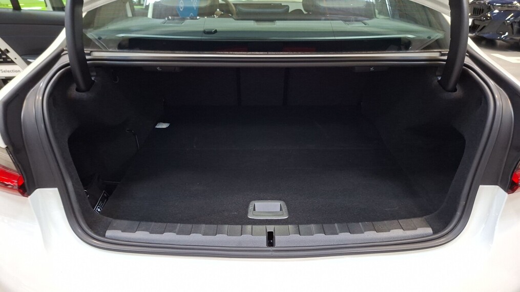 BMW Serii 3, 330