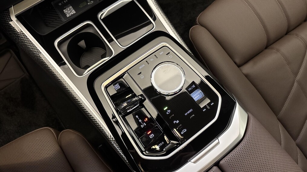 BMW Serii 7, 740