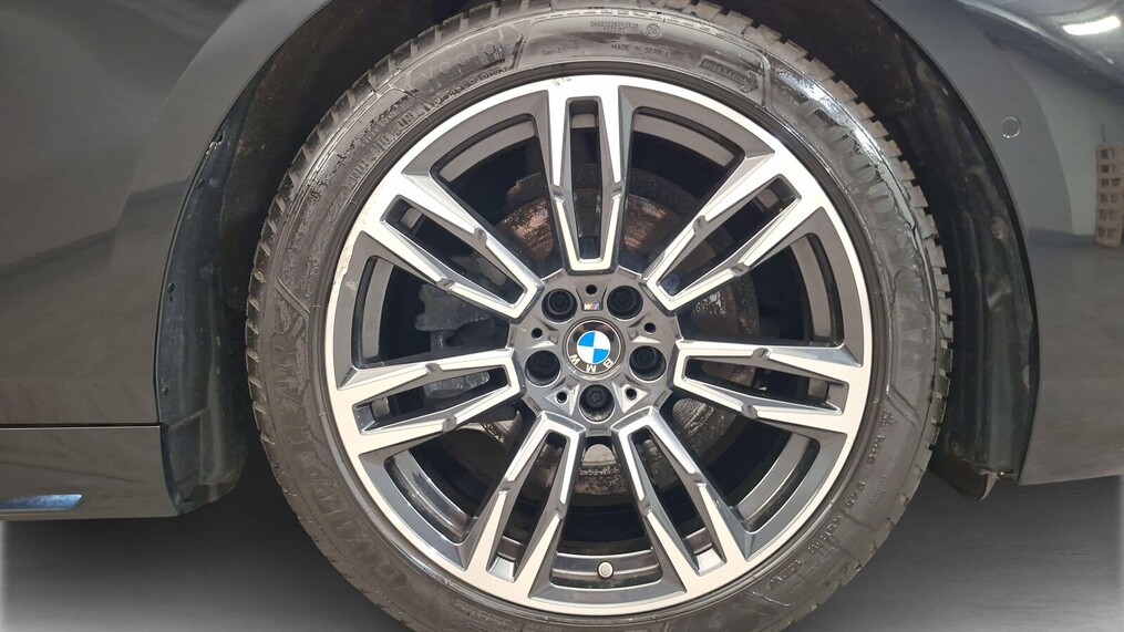 BMW Serii 5, 520