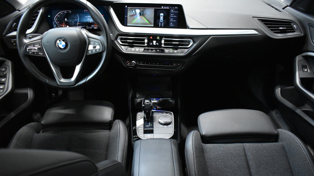 BMW Serii 2, 218