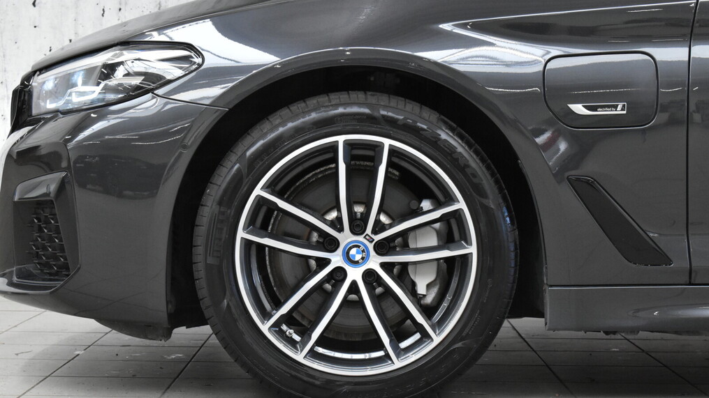 BMW Serii 5, 530
