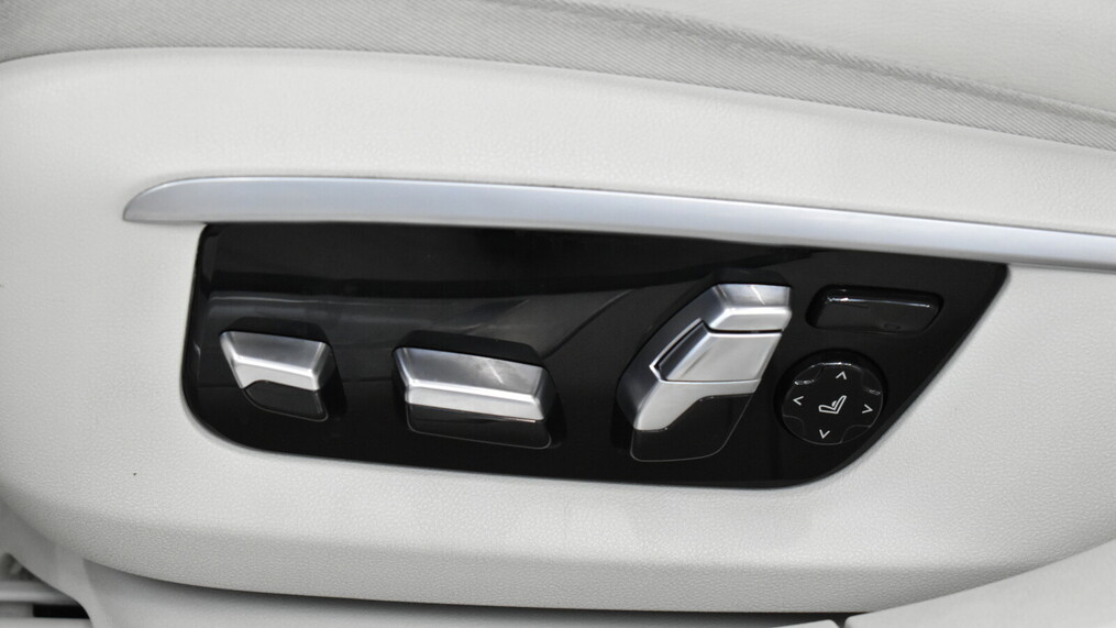 BMW Serii 7, 740
