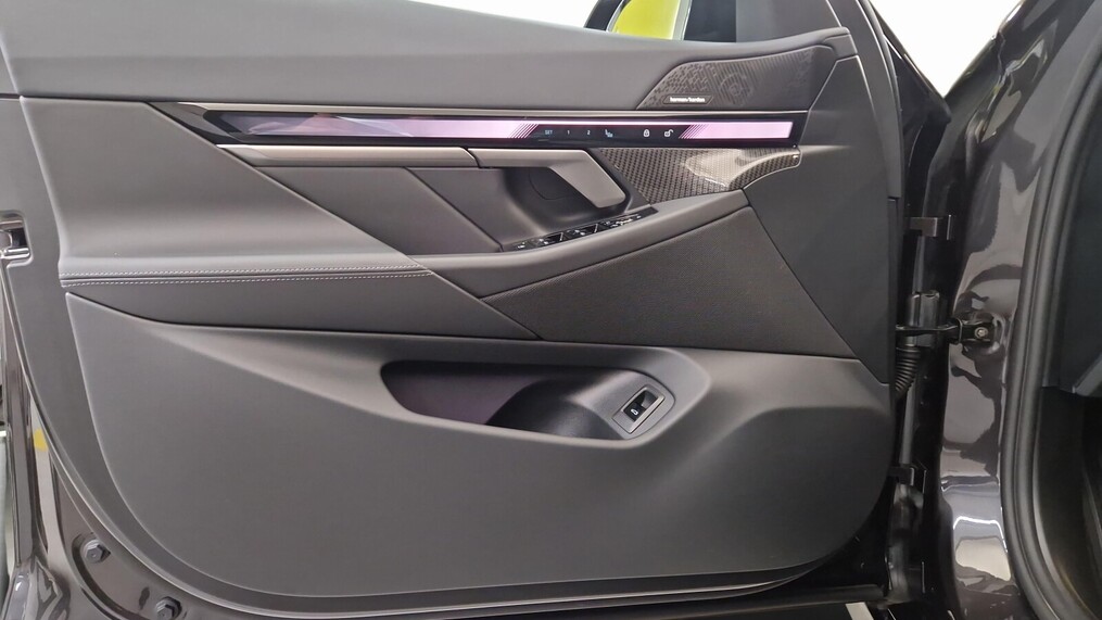 BMW Serii 5, 520
