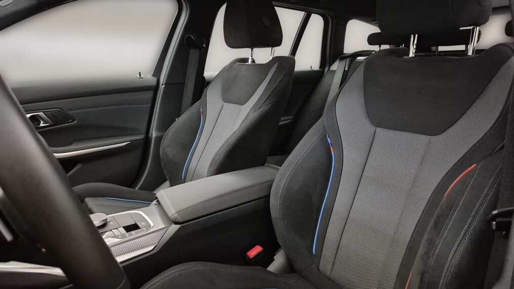 BMW Serii 3, 330