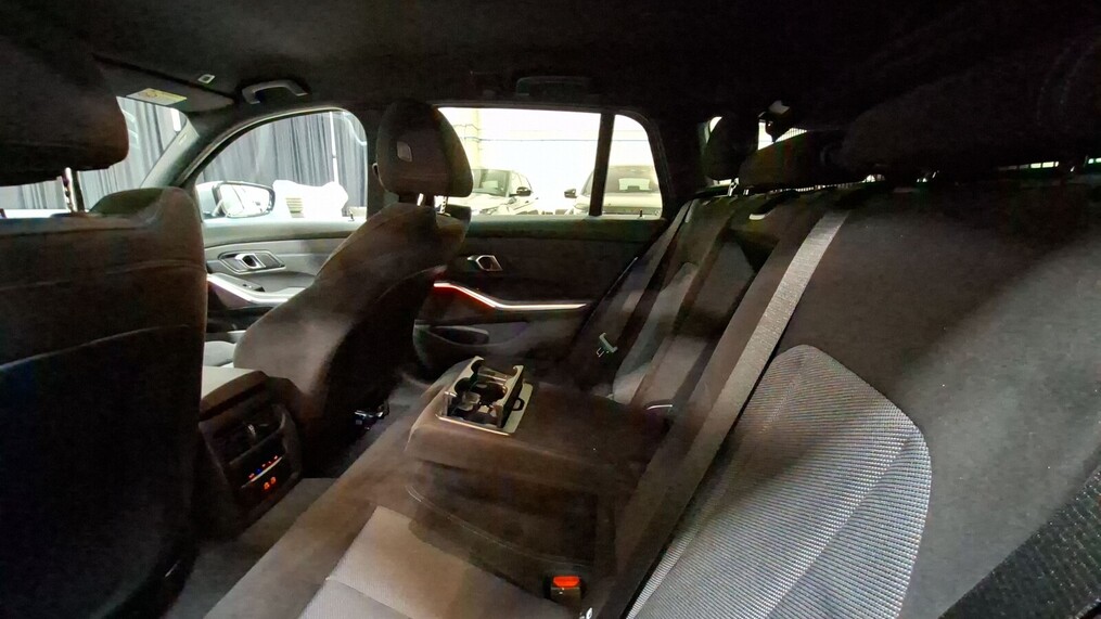 BMW Serii 3, 330