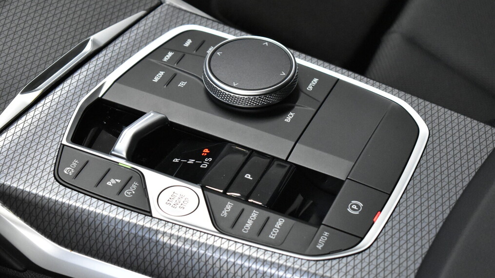 BMW Serii 3, 330