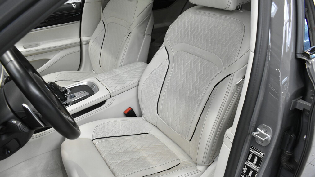 BMW Serii 7, 740