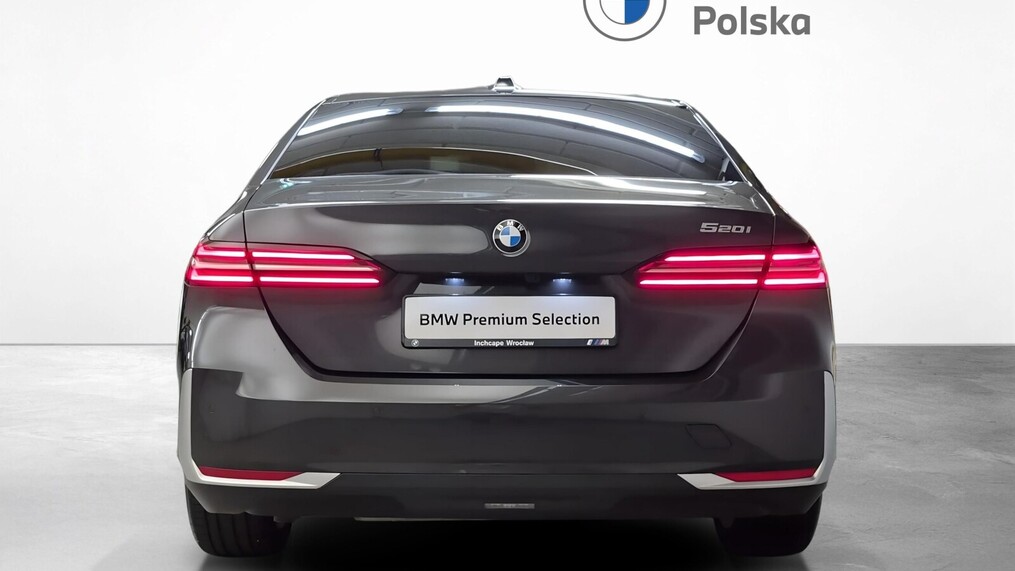 BMW Serii 5, 520