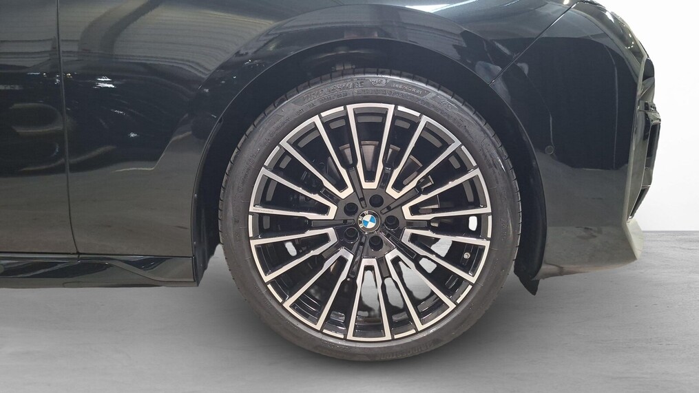 BMW Serii 7, 740