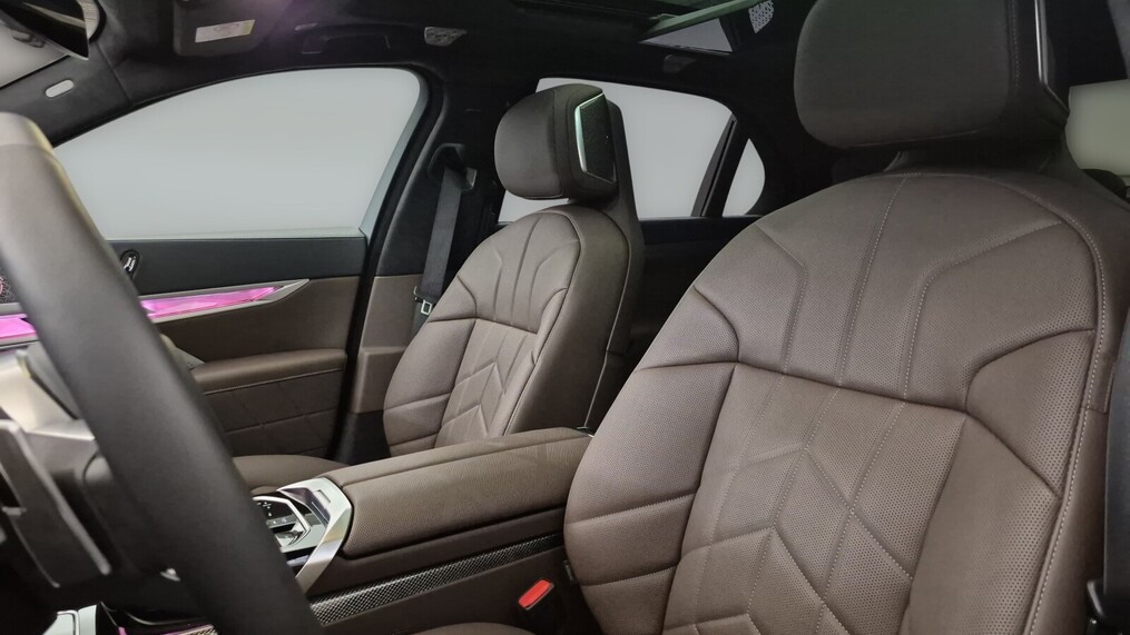 BMW Serii 7, 740