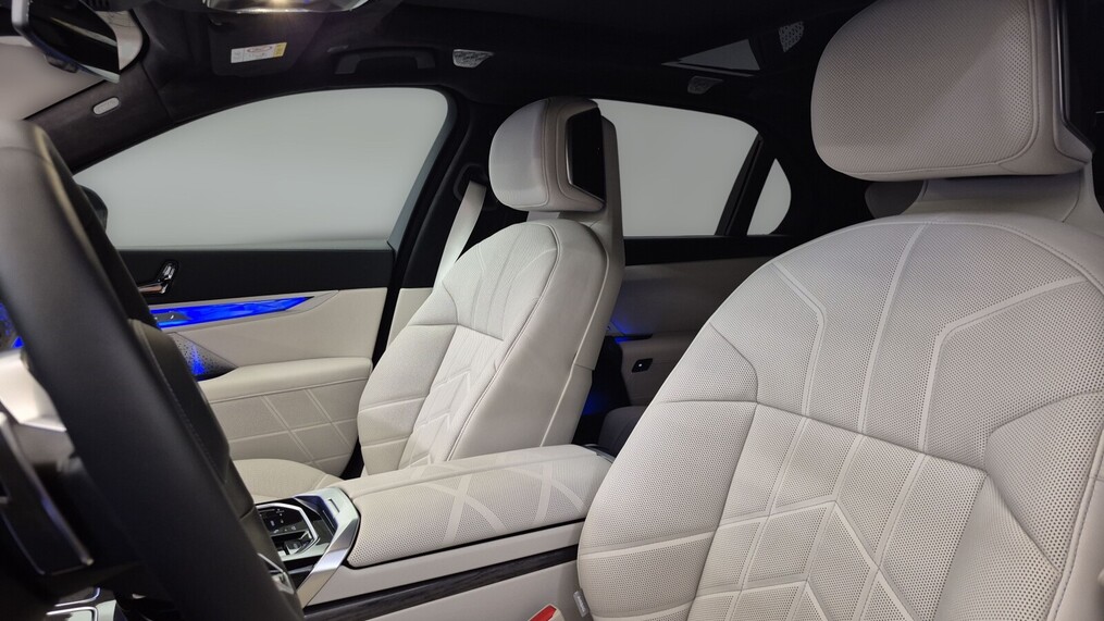 BMW Serii 7, 740