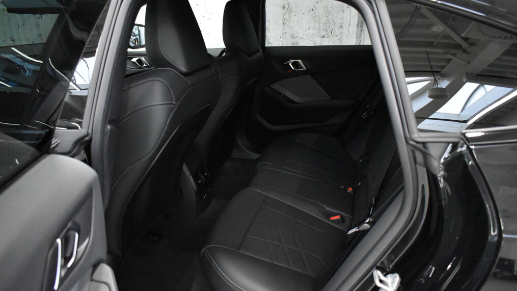 BMW Serii 2, 235
