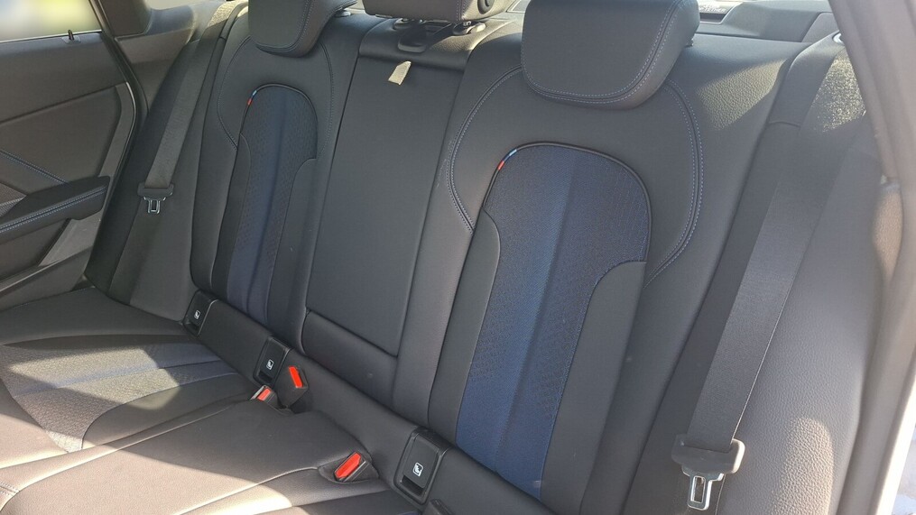 BMW Serii 2, 218