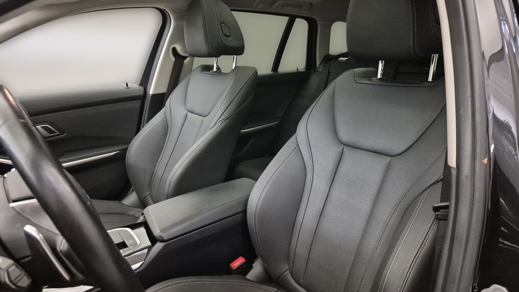 BMW Serii 3, 320