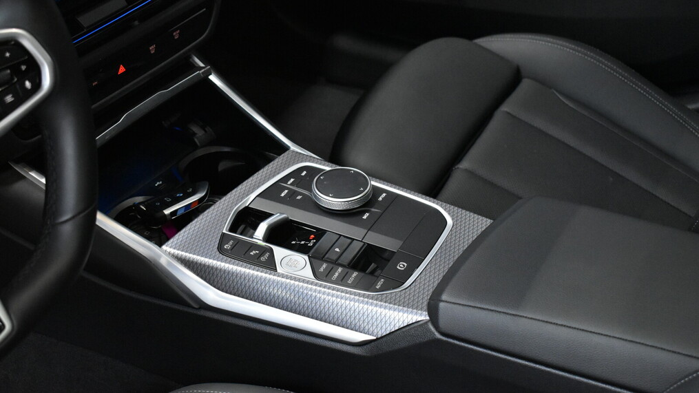 BMW Serii 3, 330