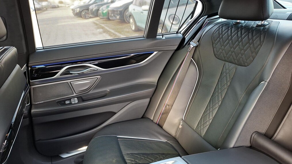 BMW Serii 7, 750
