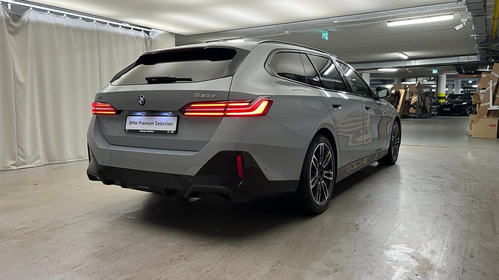 BMW Serii 5, 520