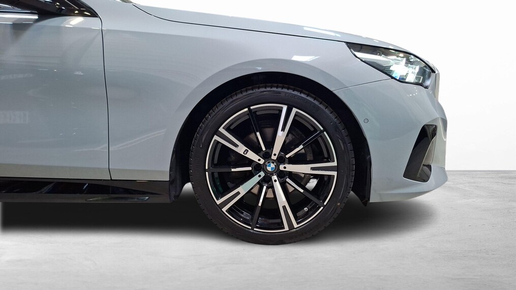 BMW Serii 5, 520