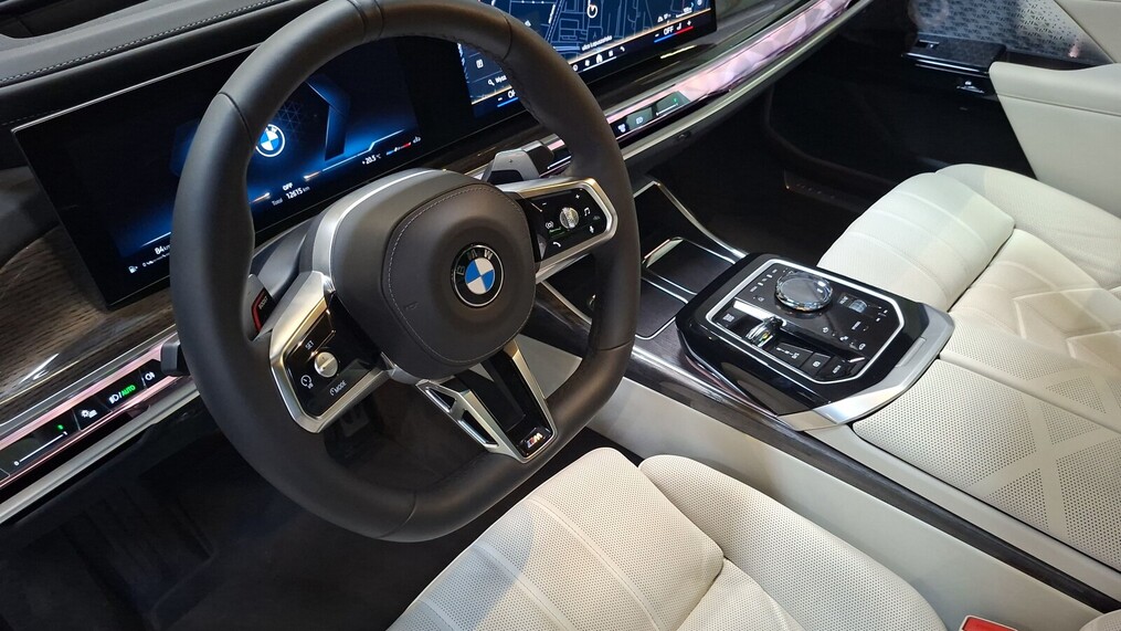 BMW Serii 7, 740