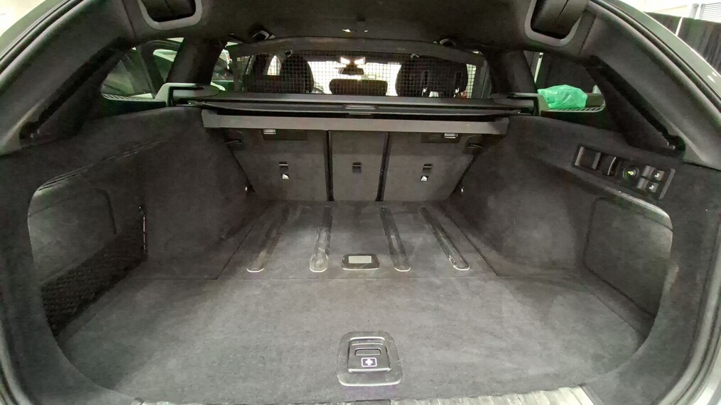 BMW Serii 3, 330
