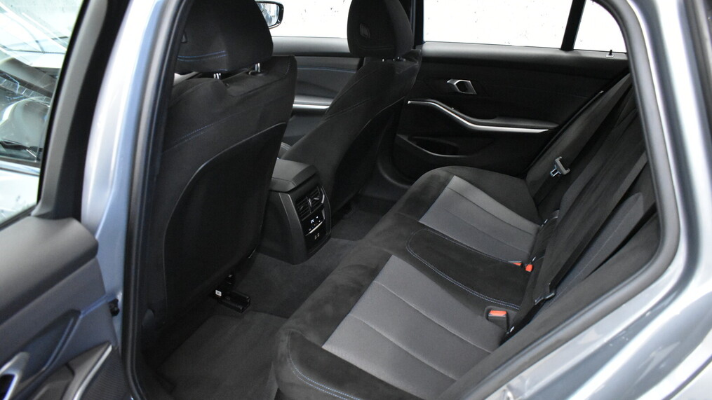 BMW Serii 3, 330
