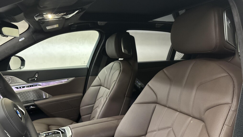 BMW Serii 7, 740