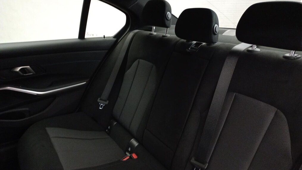 BMW Serii 3, 318
