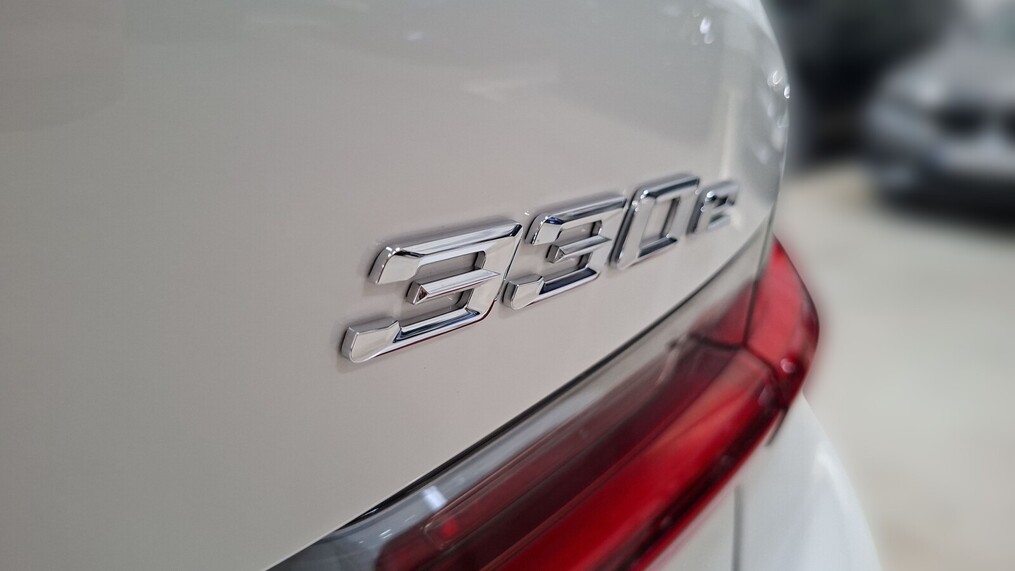 BMW Serii 3, 330