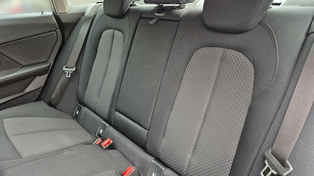 BMW Serii 2, 218