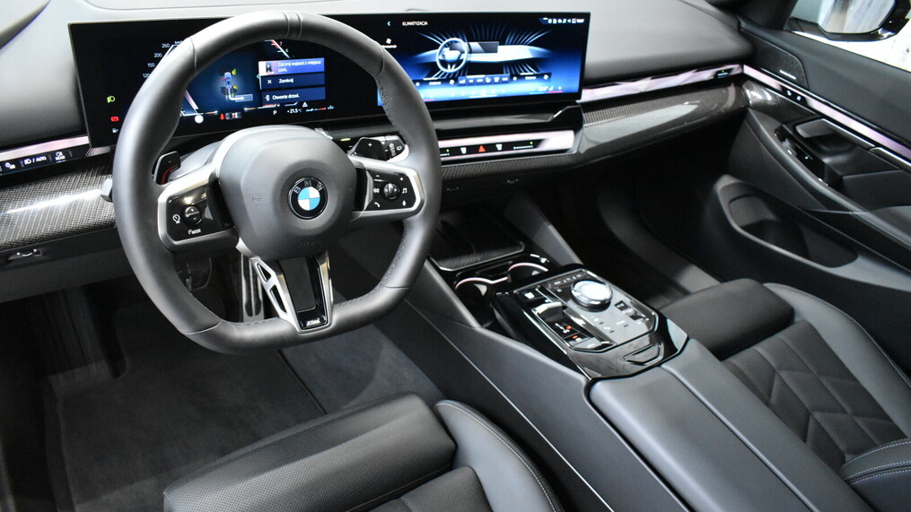 BMW Serii 5, 520