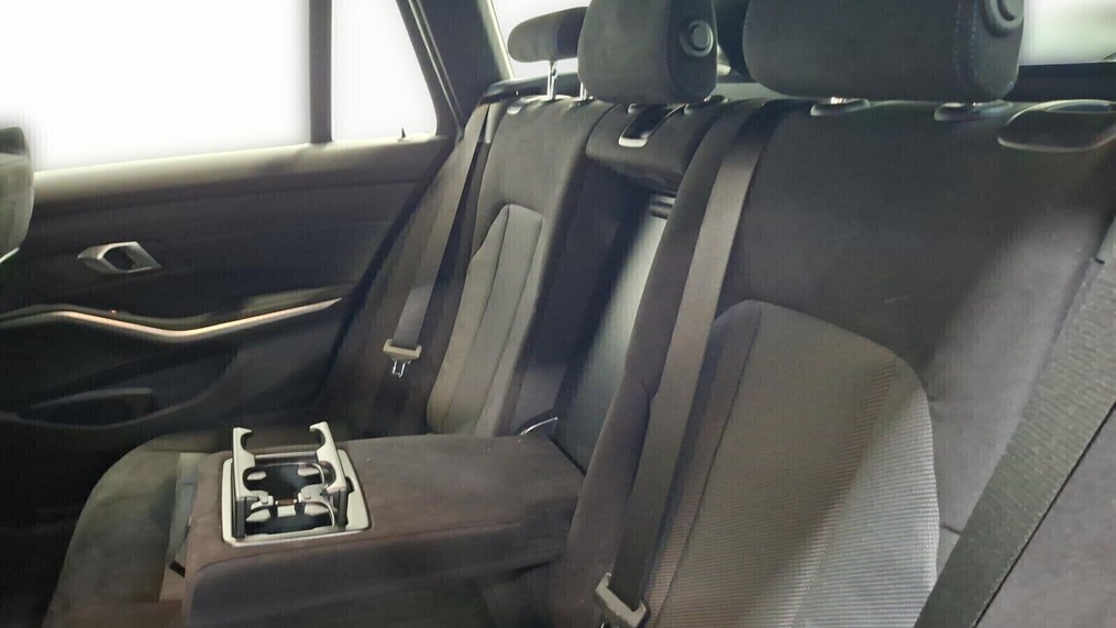 BMW Serii 3, 330
