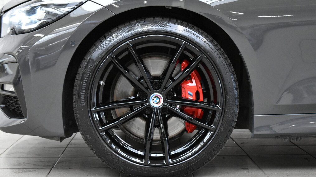 BMW Serii 3, 330