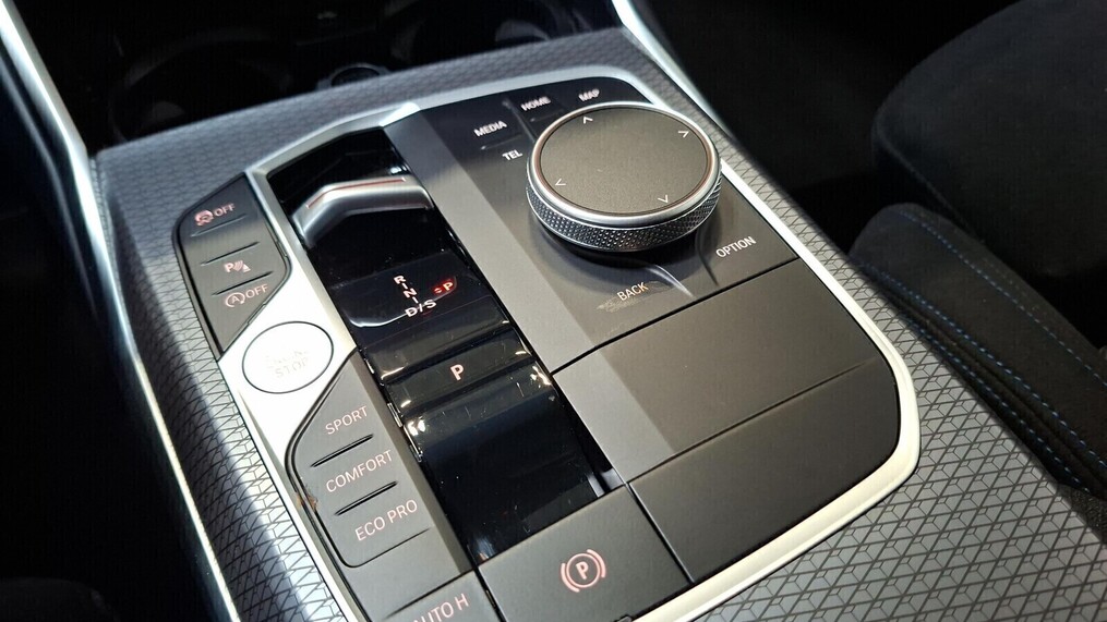 BMW Serii 3, 330