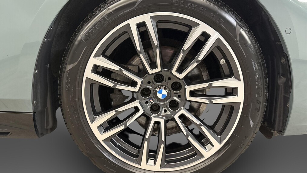 BMW Serii 5, 520
